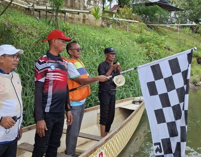 
					Semarak HUT Kampar ke-76, Plt Kadispora Resmi Lepas Race Pertama Pacu Sampan