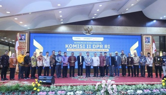 
					Pj Sekda Kampar Hadiri Kunjungan Spesifik Komisi II DPR RI