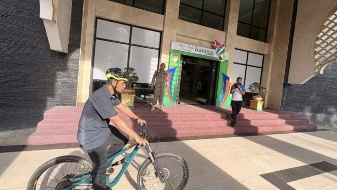 
					Dukung Transformasi Pola Kerja dan Tingkatkan Efisiensi Energi, Bupati Ahmad Yuzar Pimpin Gerakan Bersepeda dan Sepeda Motor ke Kantor