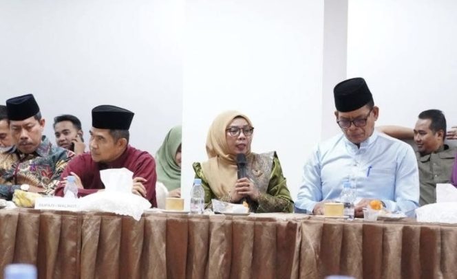 
					Tali Bapilin Tigo, Wabup Misharti Hadiri Halal Bihalal FKPMR