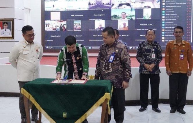 
					Pemkab Kampar Ukir Prestasi, Raih Penghargaan Kinerja Terbaik Pengelolaan DAK Non-Fisik BOK POM 2025