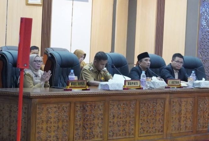 
					Rapat Paripurna DPRD Kampar, Bupati Ahmad Yuzar Siap Tindaklanjuti Rekomendasi Pansus