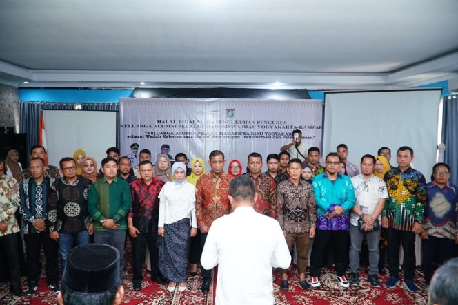 
					Ketua Kapemary Kampar Zamhur Bersama Pengurus Resmi Dikukuhkan Ketum Zukri