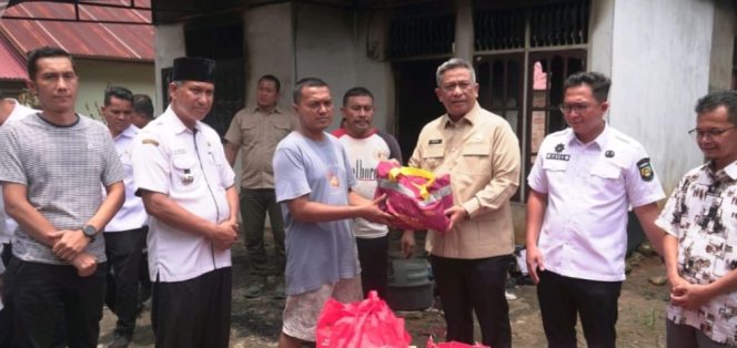 
					Tinjau Korban Kebakaran di Lenggopan, Bupati Anton Bawa Harapan bagi Korban yang Tersisa Baju di Badan