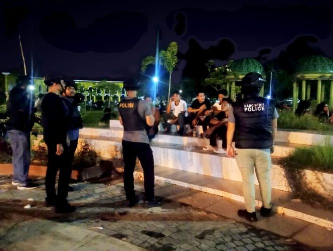 
					Tim Raga Patroli Malam Hari, Kasat Samapta Beri Himbauan Humanis Untuk Jaga Keamanan Kota Bangkinang