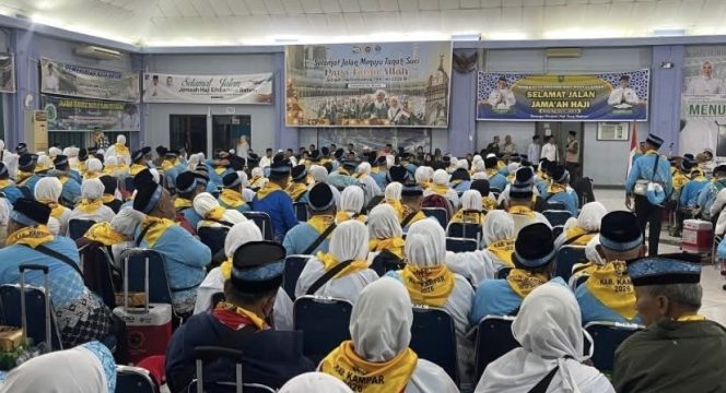 
					Bupati Ahmad Yuzar Hadiri dan Ikuti Prosesi Pelepasan Jemaah Haji Kampar Kloter V