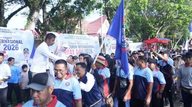 
					Gerak Jalan Santai Sempena Hari Buruh Internasional Resmi Dilepas Bupati Ahmad Yuzar