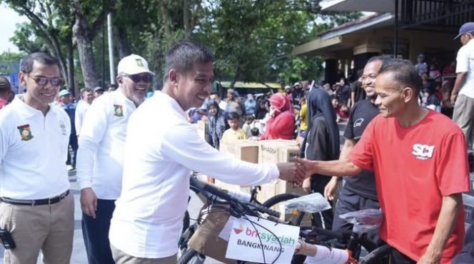 
					Bupati dan Wabup Kampar Ikuti Gerak Jalan Santai Peringata May Day 2026