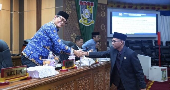 
					Asisten II Wakili Bupati Hadiri Sidang Paripurna Penyampaian Laporan Reses DPRD Kampar