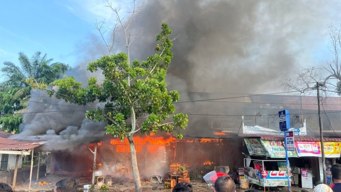 
					6 Ruko Pasar Bangkinang Kota Hangus Dilalap Sijago Merah, 1 Orang Sempat Terjebak