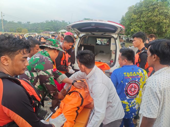 
					Pria Asal Bandung yang Tenggelam di Sungai Kampar Ditemukan Meninggal Dunia
