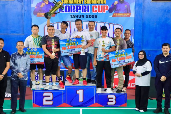 
					Bupati Ahmad Yuzar Berpasangan dengan Wahyu Juarai Turnamen Badminton Korpri Cup 2026