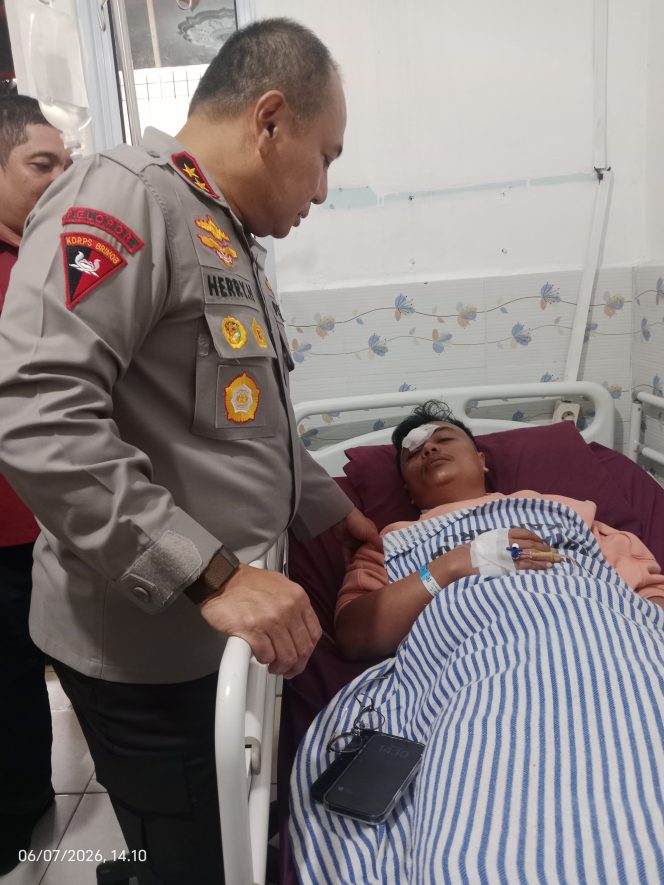 
					Kapolda Riau Jenguk Korban Pengeroyokan, Tegaskan Kasus Diusut Tuntas Tanpa Pandang Bulu