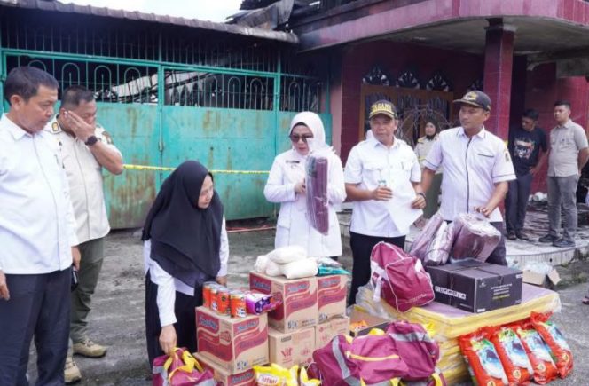 
					Wabup Misharti Tinjau Korban Kebakaran di Kelurahan Langgini dan Salurkan Bantuan