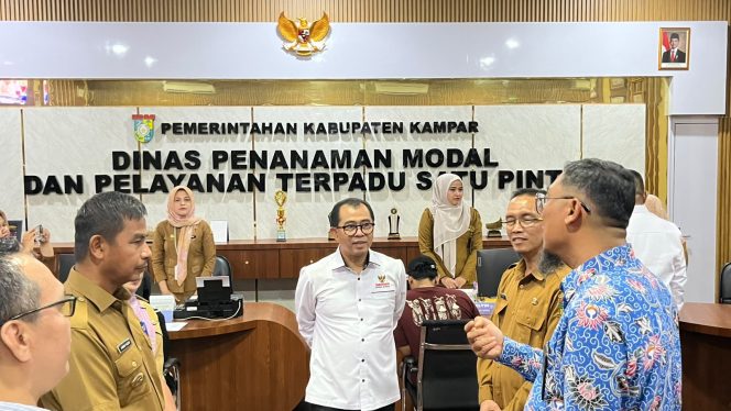 
					Bupati Ahmad Yuzar bersama Ombudsman RI Kunjungi Mall Pelayanan Publik Kabupaten Kampar