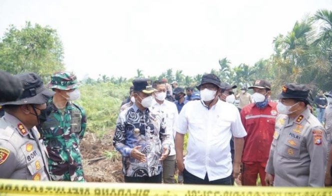 
					Bersama Menteri Lingkungan Hidup, Bupati Ahmad Yuzar Tinjau Lokasi Karhutla