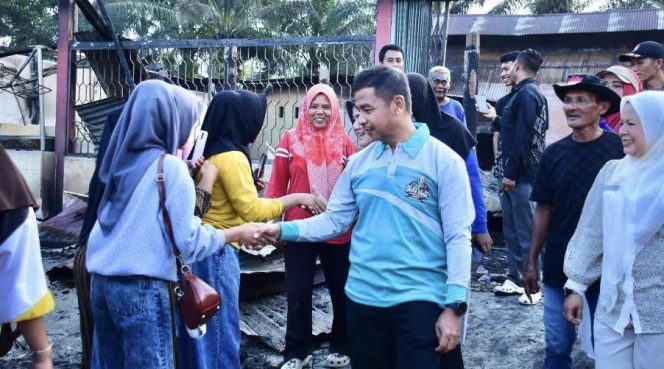 
					Bupati Ahmad Yuzar Sambangi Korban Kebakaran di Silam, Bukti Cepat Tanggap Pemda Terhadap Masyarakat