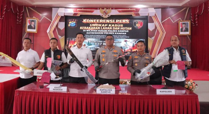 
					Polres Kampar Amankan 4 Pelaku Karhutla, 17 Hektare Lahan Terbakar di Kecamatan Tambang