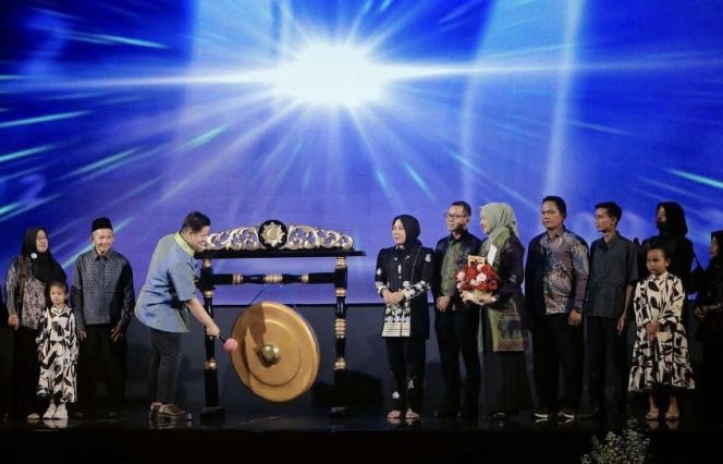 
					Batik Subayang asal Kampar Tampil di AMS Fashion Awards 2026, Ketua Dekranasda Kampar Berikan Apresiasi